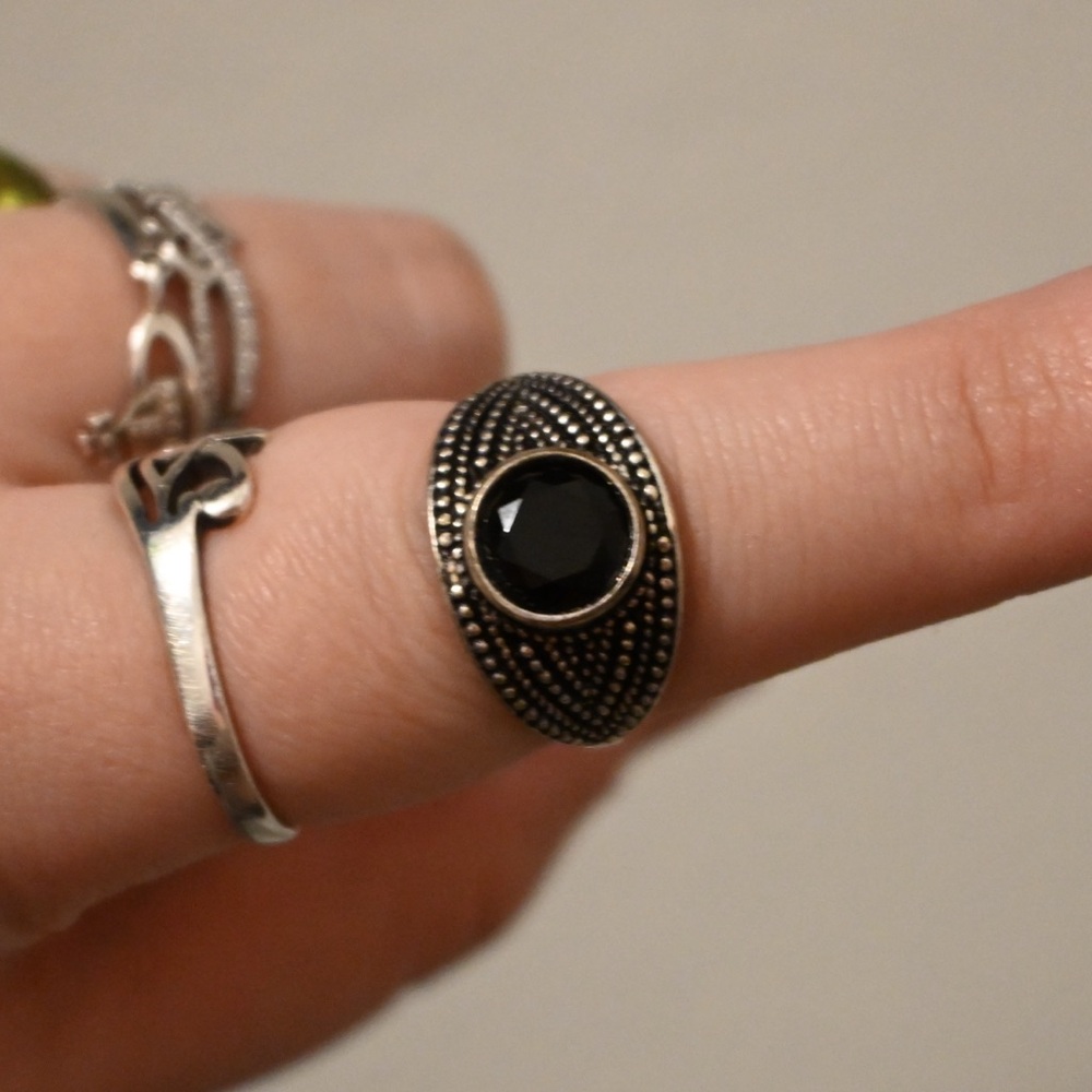 Silver-Plated black gem ring size 7